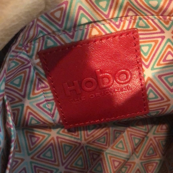 Crossbody Hobo bag in neutral leather. This bag has been well loved. - Picture 5 of 8